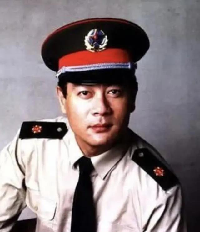 巫刚现任妻子陈瑾，巫刚个人资料（与哥哥一起坚持单身）