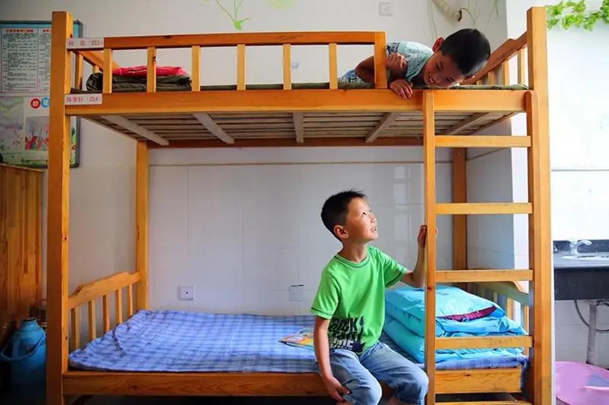 上寄宿制学校的理由,但是,很多问题并不是送孩子去寄宿学校就能解决的