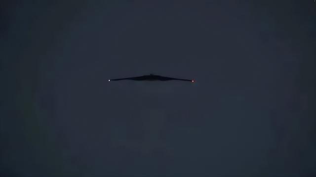 美军研发新轰炸机，我国新型战略轰炸机（美军B-21隐轰正式发布）