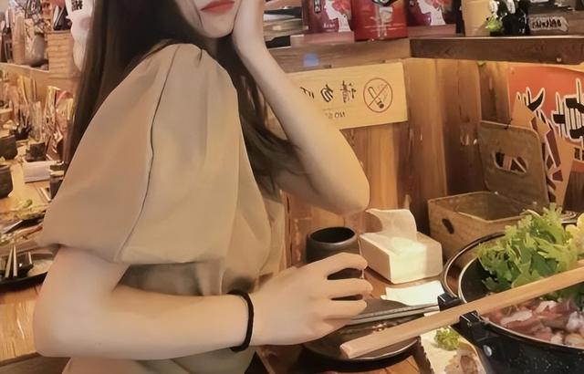 兄弟头像一左一右霸气，男生兄弟头像一左一右微信（男生朋友圈发什么最傻）