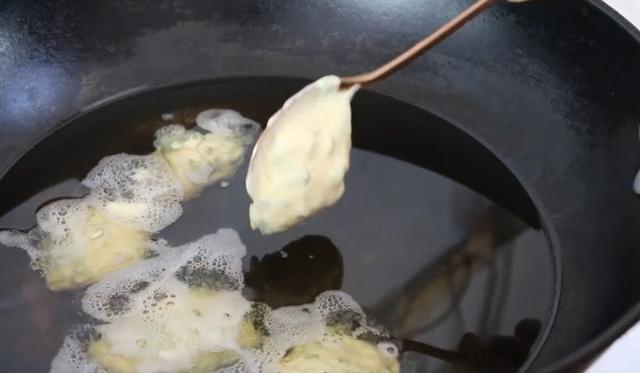 啤酒加生鸡蛋的作用，啤酒加鸡蛋有什么作用（鸡蛋里倒入一瓶啤酒）