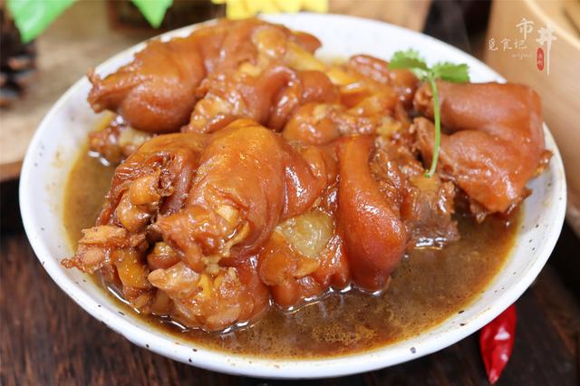 家常卤猪蹄的做法，家常卤猪蹄做法及配方（25分钟猪蹄酥烂味道香）