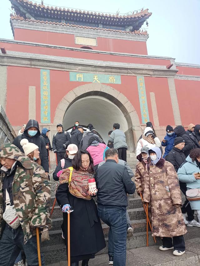 泰山云海旅行攻略，实现两天一夜穷游泰山