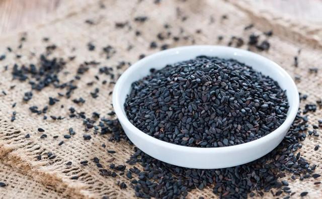 女人吃猪肝有什么好处，猪肝一周吃几次补血（多吃“4红3黑2绿”）