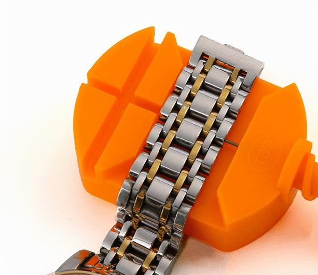 表链太长如何拆卸，手表链子怎么拆教程（天梭表带怎么拆卸？直接讲方法）