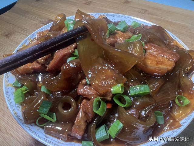 宽粉怎么做好吃，炒宽粉怎么做好吃（回家就能吃到的宽粉烧肉）