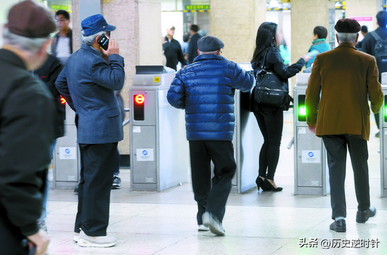 韩国延迟退休年龄，免费坐地铁的年龄拟上调到70岁
