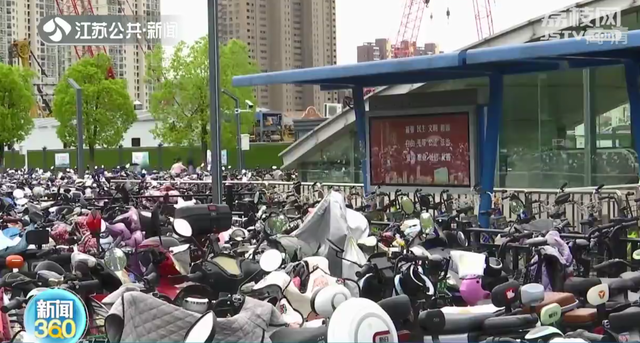 南京地铁3号线，南京地铁三号线站点（南京地铁3号线附近盲道被车辆挤占）