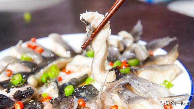 蒸鱼的做法.教你如何蒸鱼视频，蒸鱼的做法.教你如何蒸鱼（餐厅里的清蒸鱼为啥那么好吃）