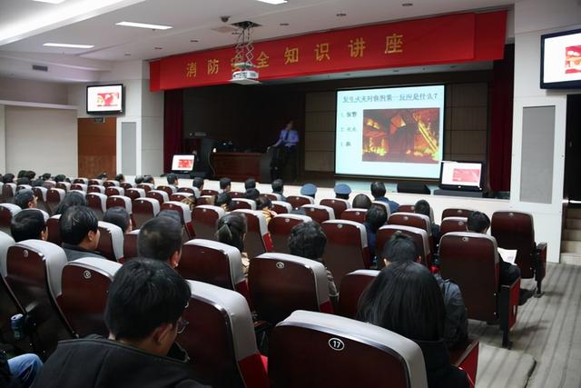 为什么鞋子会发光，为什么有些鞋子会发光（不仅会影响孩子走姿还会影响脚型）