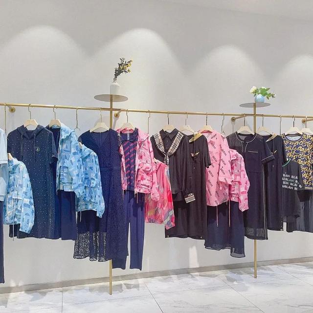 打折真丝连衣裙，京东商城欺骗消费者（宝莱国际23夏品牌女装折扣桑蚕丝连衣裙衬衫上衣穿搭）