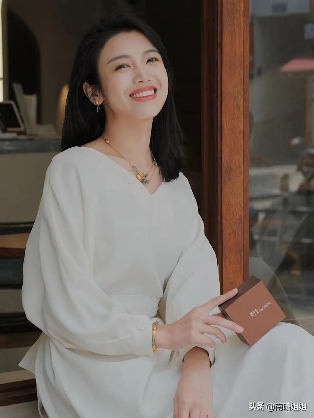 宽脸适合的发型，适合脸宽女生的刘海造型（看舒淇、王菲就知道）