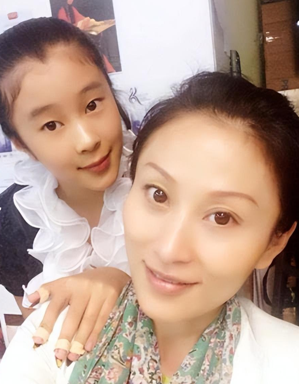 杨子个人资料简介(杨子的母亲刘丽芹:前儿媳陶虹太强势)-才艺百科网