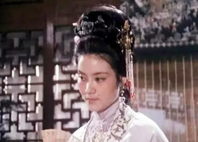 杜十娘跳江后被谁救，杜十娘死前怒扔百宝箱