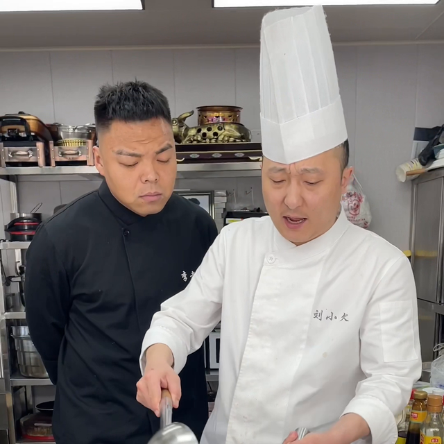 虾头怎么做好吃又简单，炸虾头怎么做好吃（这么做它也是一种美味#热门）