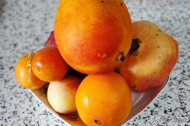 果盘制作简单做法，ktv果盘西瓜皮拉花制作教程（教你一道超简单的花好月圆拼盘）