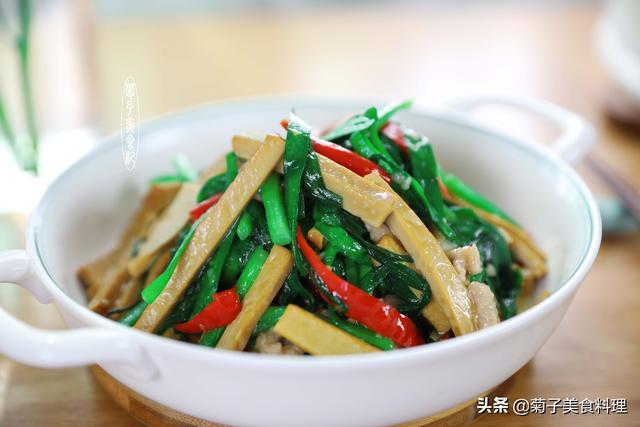 春节年夜饭菜谱，适合春节年夜饭的家常菜单（除夕年夜饭必备的12道菜谱）