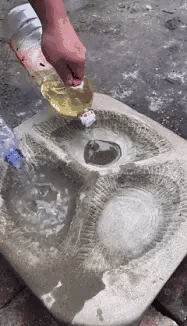 小耳朵是什么意思，微信界面有个小耳朵是什么意思（看着都不像一个人好吗）