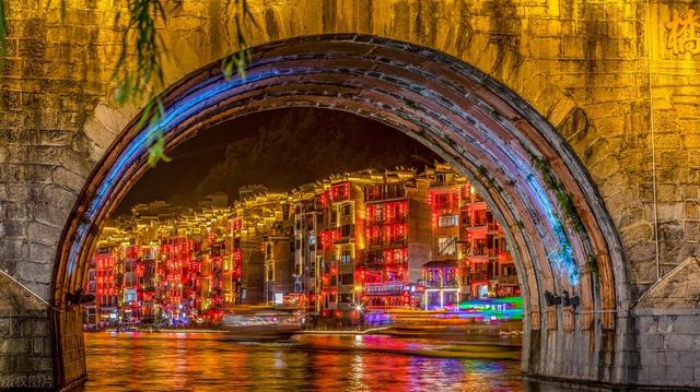 千户苗寨旅游攻略详细，西江千户苗寨最详细游玩攻略（西江千户苗寨到底值不值得去）