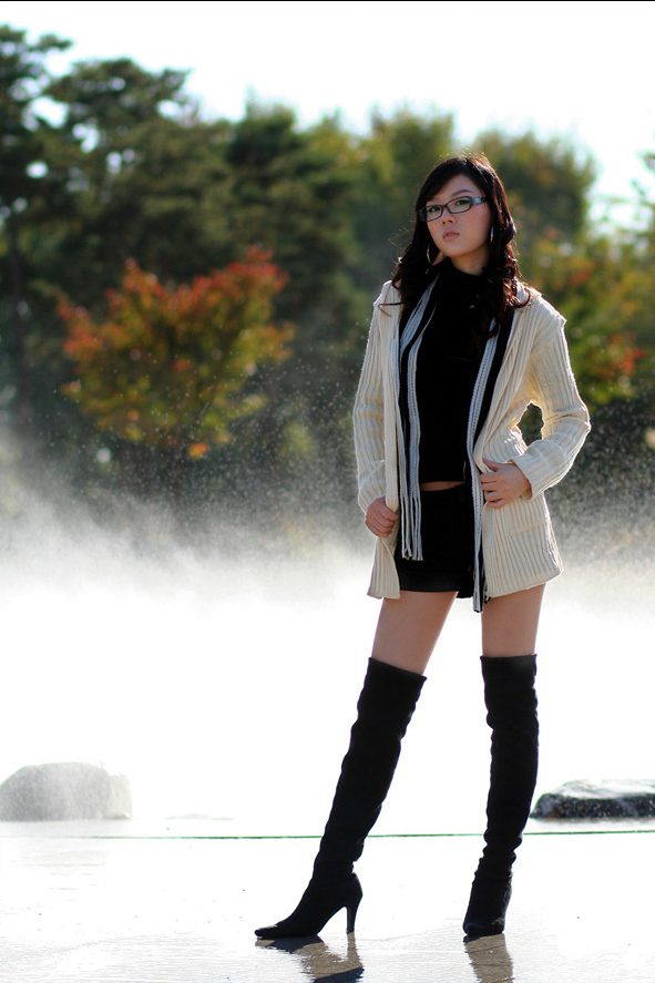 韩国车模黄美姬，这张壁纸的女人是谁（韩国美女顶级车模黄美姬）