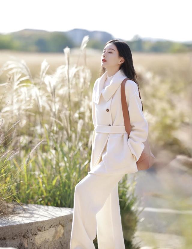 黑黄皮适合什么颜色的衣服，黑皮黄皮穿什么颜色的衣服显白（这几个颜色根本不显白）