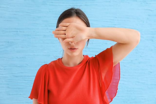 女的右眼皮一直跳是什么预兆，女人眼皮跳预兆吉凶（民间说“左眼跳财）