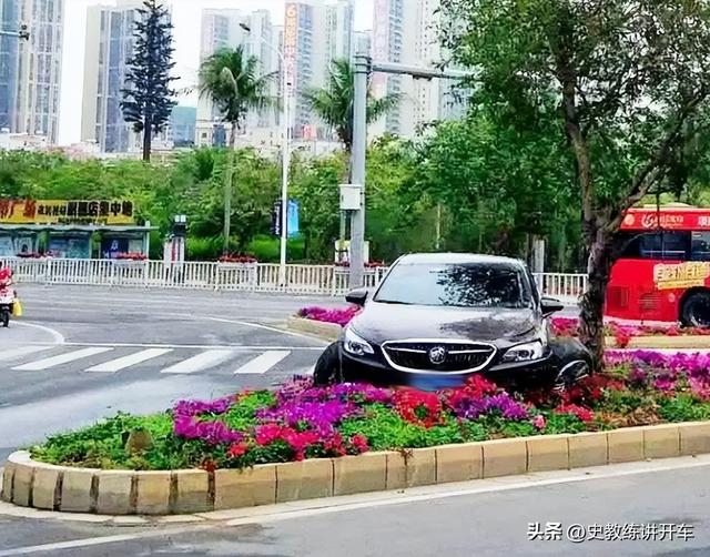 打方向盘的方法，打方向盘的正确方法视频教程（误以为正确的驾驶习惯）