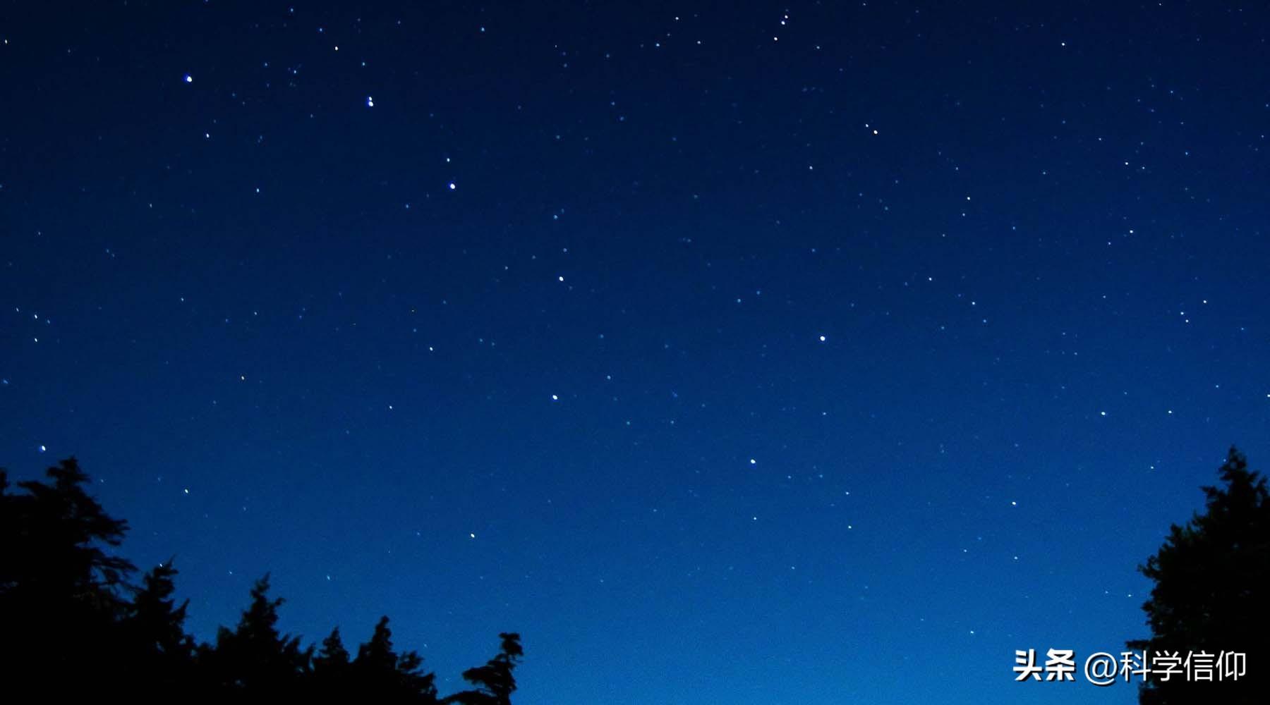 北斗七星在夜空中的位置并不是不变的,随着季节的更迭,这七颗星的位置