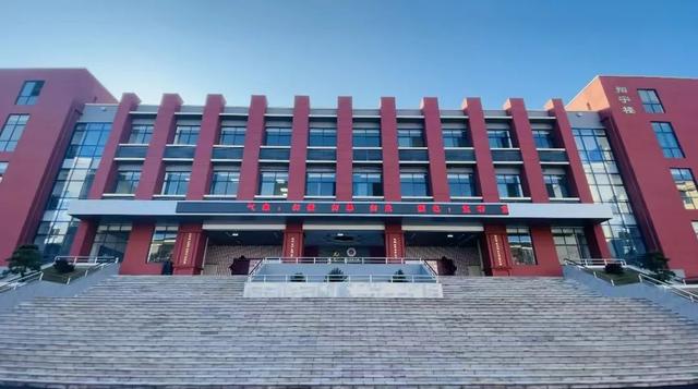 天津南开中学招生,天津南开中学高中太次了(蒙自南开学校2022年高中