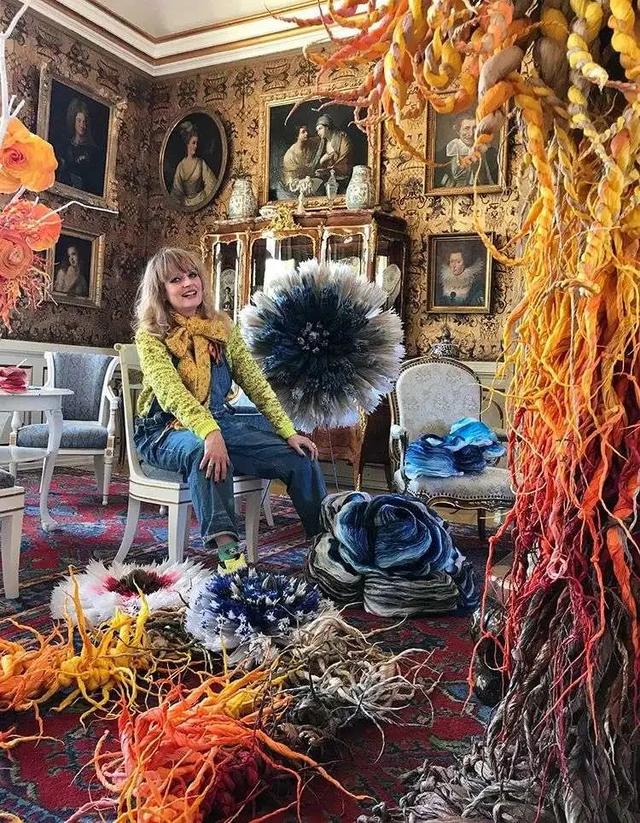 用卫生纸怎么做花，怎样用卫生纸做白花（她用纸种花，美成了童话）