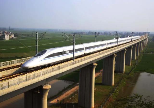 高铁跟动车的区别是，高铁与动车有区别（两者概念完全不同）