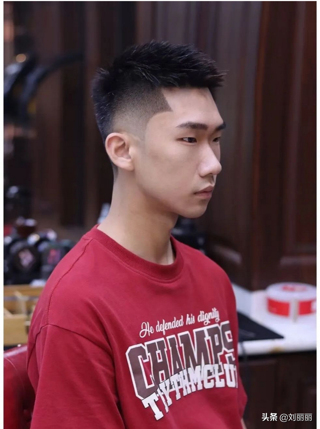 男生卷发适合什么发型,男生卷发适合什么发型好看(这17款男发真帅气)