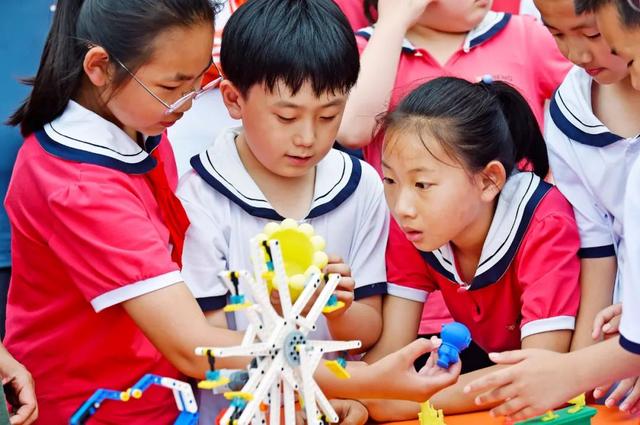 同学会游戏节目最火，同学聚会节目表演大全（明山区东胜小学——寓教于乐）