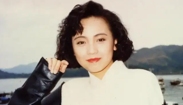 江华和邓萃雯当年事件，江华和邓萃雯当年事件发布会（曾让万梓良在马路上下跪）