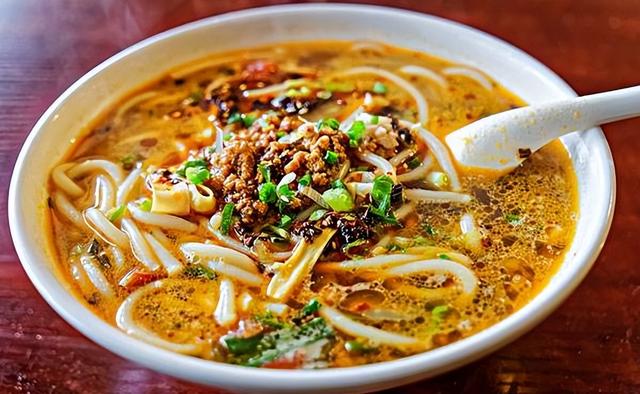 昆明特产美食，昆明特产有哪些土特产（云南昆明最著名的八大特色美食）
