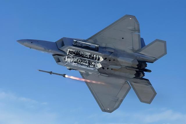 隐形飞机的原理，隐形飞机的原理纳米材料（隐身飞机的原理是什么）