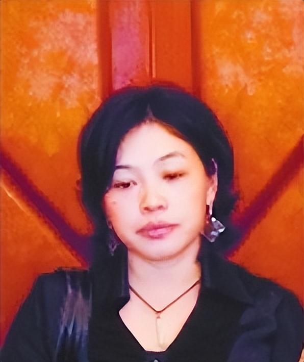 两岁小悦悦事件过程，那个被车撞倒、18人路过无视的两岁女童小悦悦