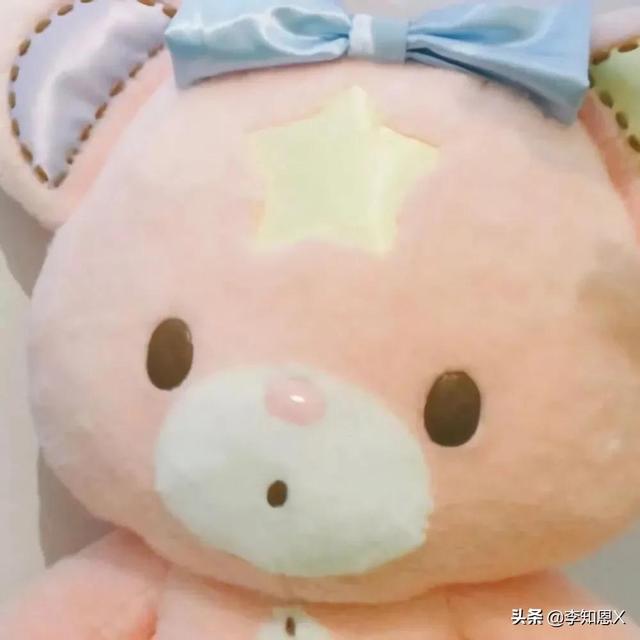 抱猫的女生头像，乔：可爱抱猫女头 人刚认识的时候总是拘谨中带着温柔微信（有趣可爱的情侣头像啊）