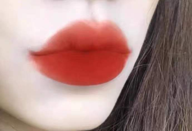 兰蔻196口红，兰蔻196跟tf16哪个适合黑黄皮（呈静美妆测评之兰蔻#196号口红）