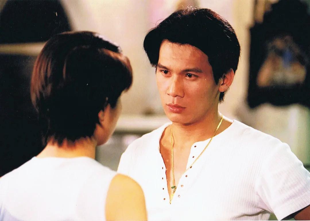 碧血青天杨家将的演员，碧血青天杨家将演员现状（亚视小生甄志强复出做直播）