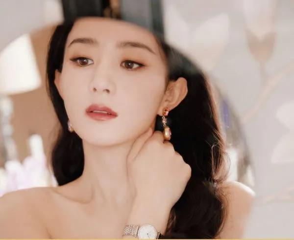 赵丽颖冯绍峰为什么离婚，赵丽颖和冯绍峰为什么离的婚（冯绍峰与赵丽颖的差距惊人）