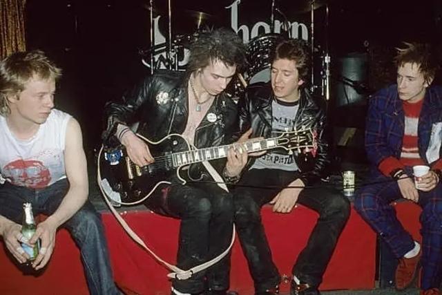 摇滚乐器有哪些以及保养方法，摇滚需要的乐器（不愧是中国摇滚教父）