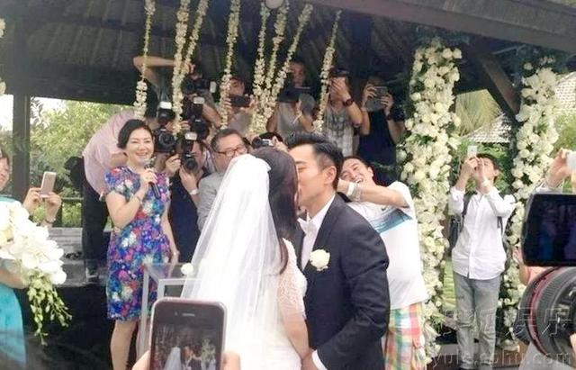 杨幂刘恺威婚礼直播，杨幂刘恺威婚礼背后的小秘密（笑得最甜的不是新郎新娘）