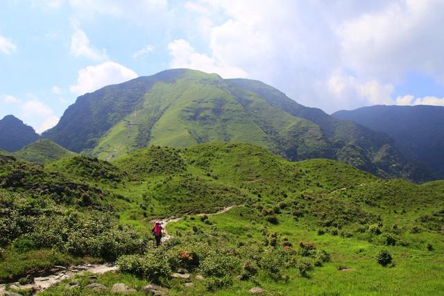 韶关旅游景点，旅游韶关旅游景点（“有山千丈色如丹）