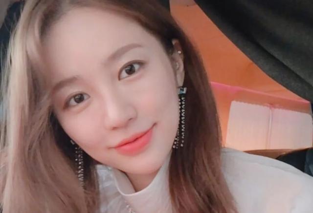 “甜美少女”尹恩惠：她是金钟国忘不了的女人，如今沦落在家种菜