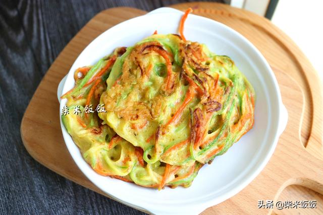 西葫芦胡萝卜鸡蛋饼，怎样做美味的西葫芦胡萝卜鸡蛋饼（我家最常做的5种早餐）