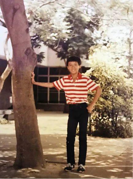 54岁tvb小生近况，54岁TVB肌肉男神晒父子合照