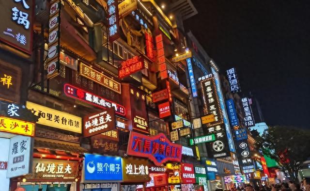长沙有哪几条夜宵街？其中3条变成网红打卡地，外地游客慕名前往