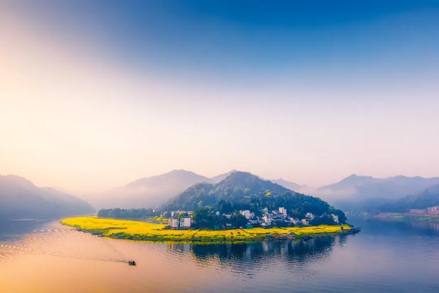 風光迤邐和風光旖旎有區別嗎,迤邐和旖旎的區別(一起領略黃山迤邐風光