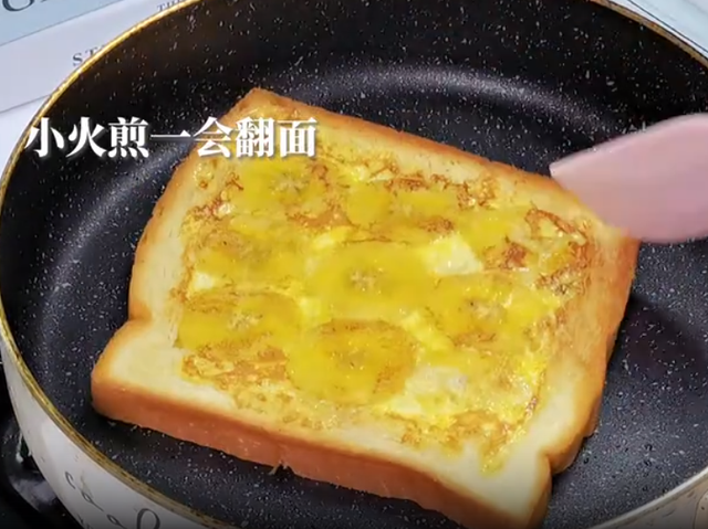 香蕉吐司早餐怎么做，香蕉吐司早餐做法空气炸锅（不知道早餐吃什么的明天试一下）